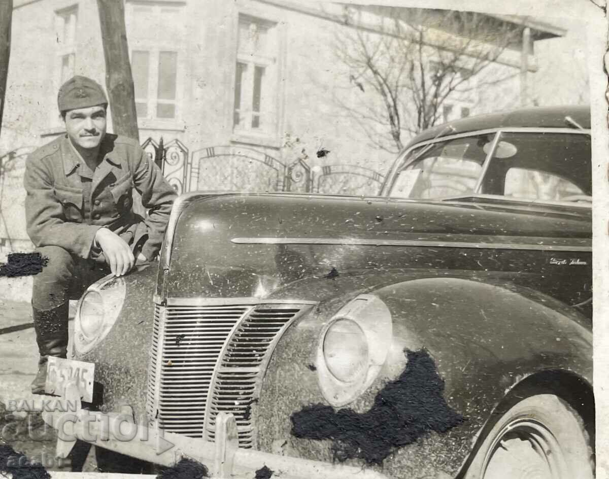 Auction A soldier on the muddy Sofia streets 40 te Auction A soldier on the muddy Sofia streets 40 te