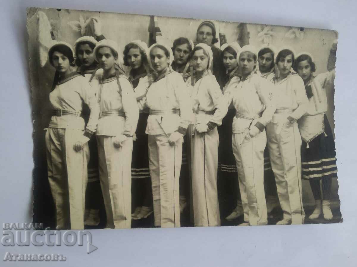 Стара снимка жена униформа кортик