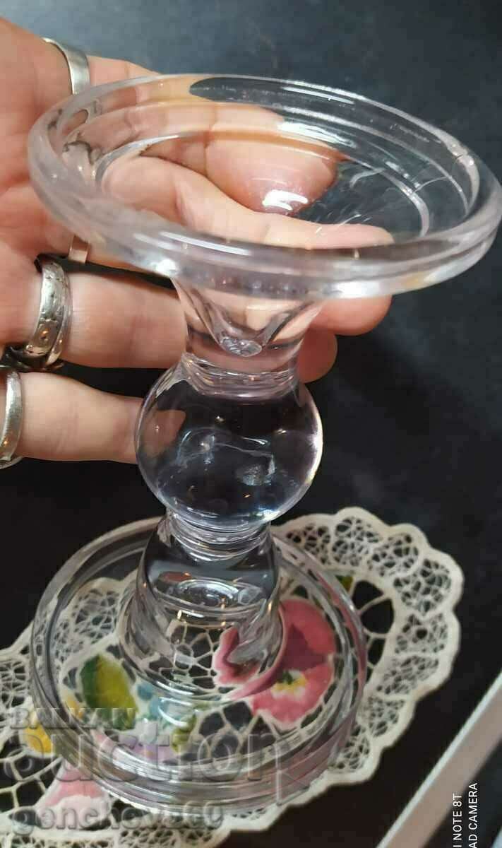 Auction  A beautiful glass candle holder for a romantic dinner