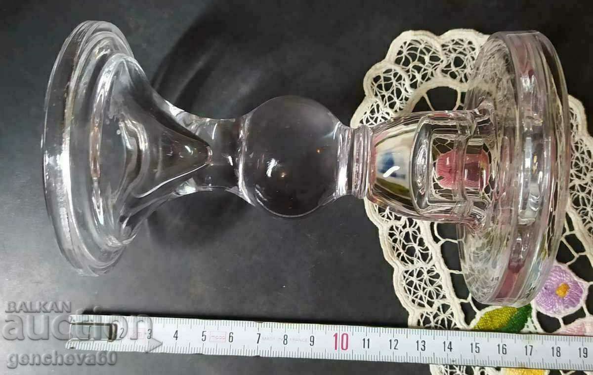 Delivery of A beautiful glass candle holder for a romantic dinner