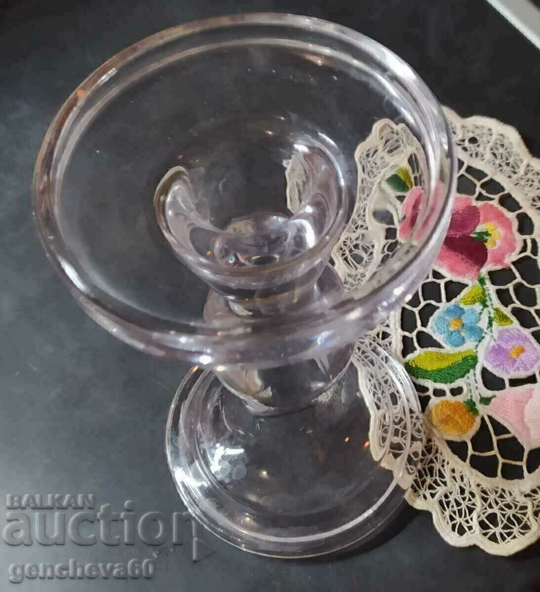 A beautiful glass candle holder for a romantic dinner - 5