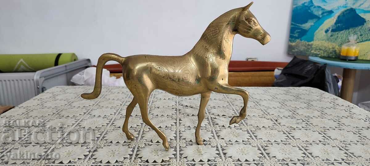 Un cal mare de alamă cu preț 150.00 BGN | € 76.69