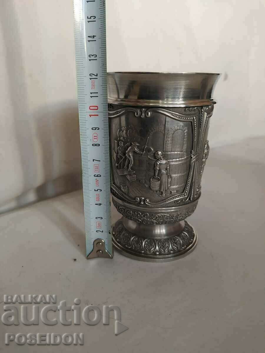 TWO PINTS - 5 TWO PINTS - 5