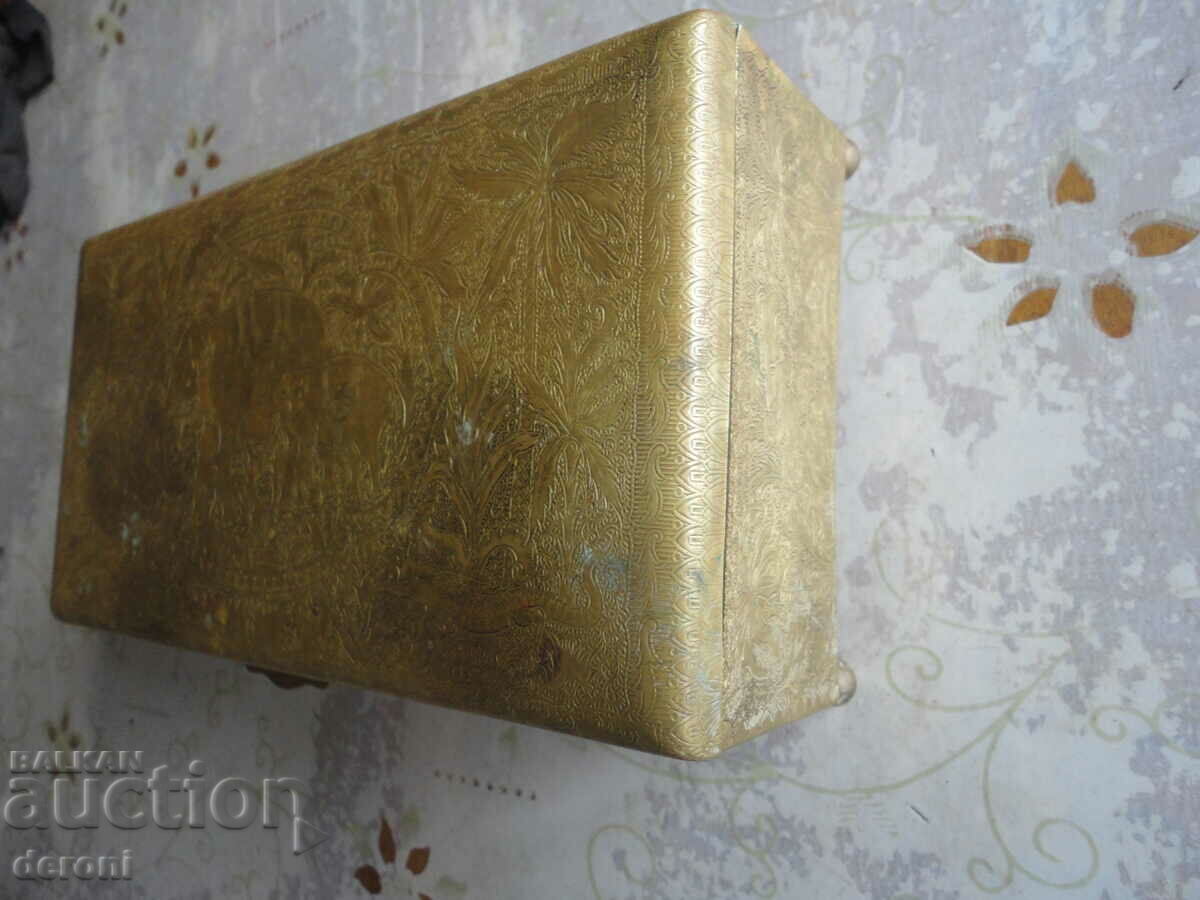 Auction Antique bronze and wood box Auction Antique bronze and wood box