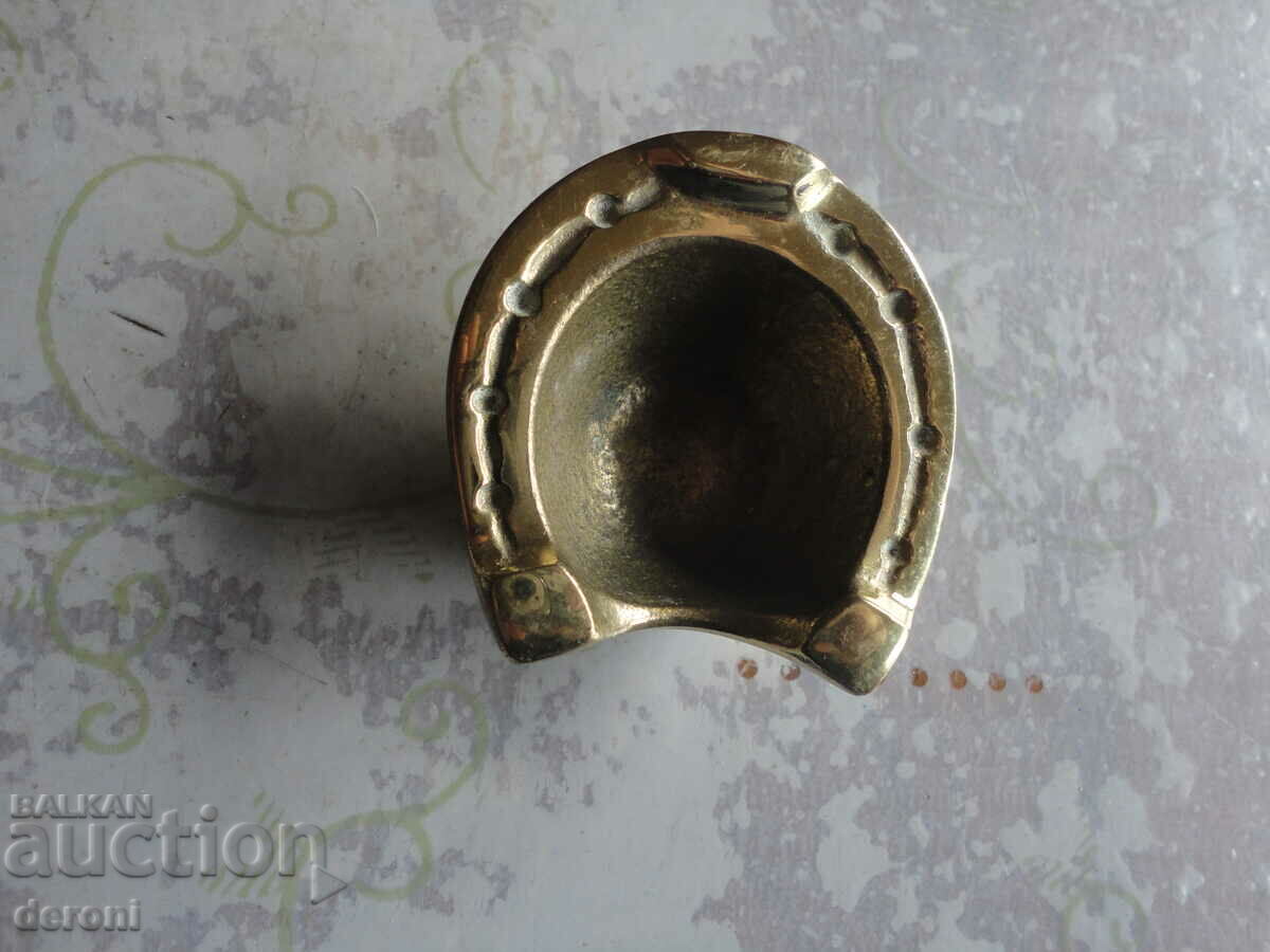 Delivery of Bronze figure plastic horseshoe