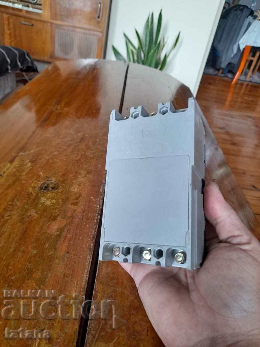 Old switch, switch Merlin Gerin EZN100N 100A - 6