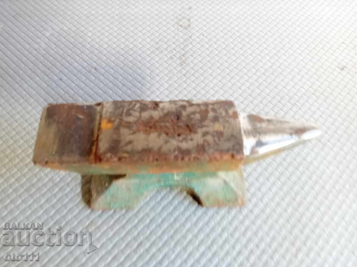 OLD LITTLE ANvil - USSR with price 25.00 BGN | € 12.78 OLD LITTLE ANvil - USSR with price 25.00 BGN | € 12.78