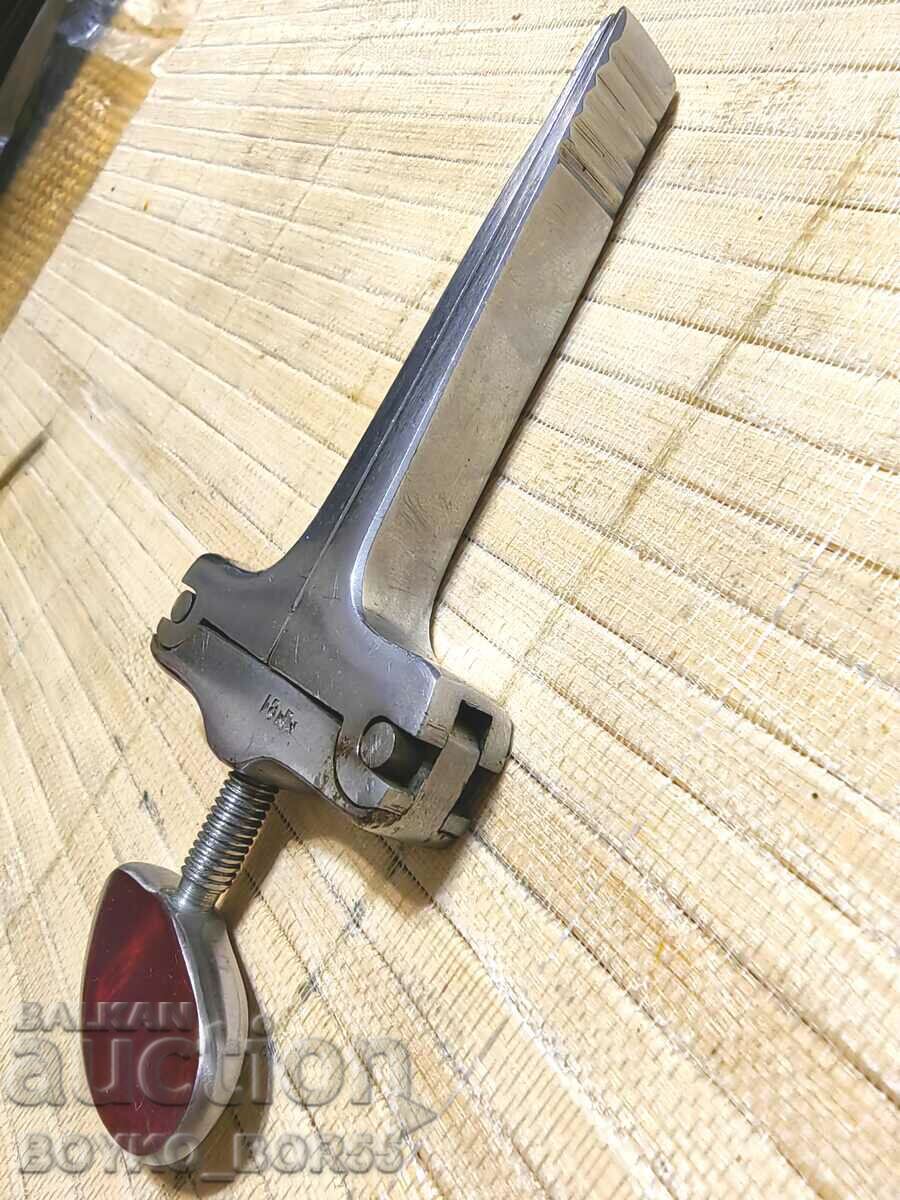 German WWII Medical Instrument Expander with price 35.00 BGN | € 17.90 German WWII Medical Instrument Expander with price 35.00 BGN | € 17.90