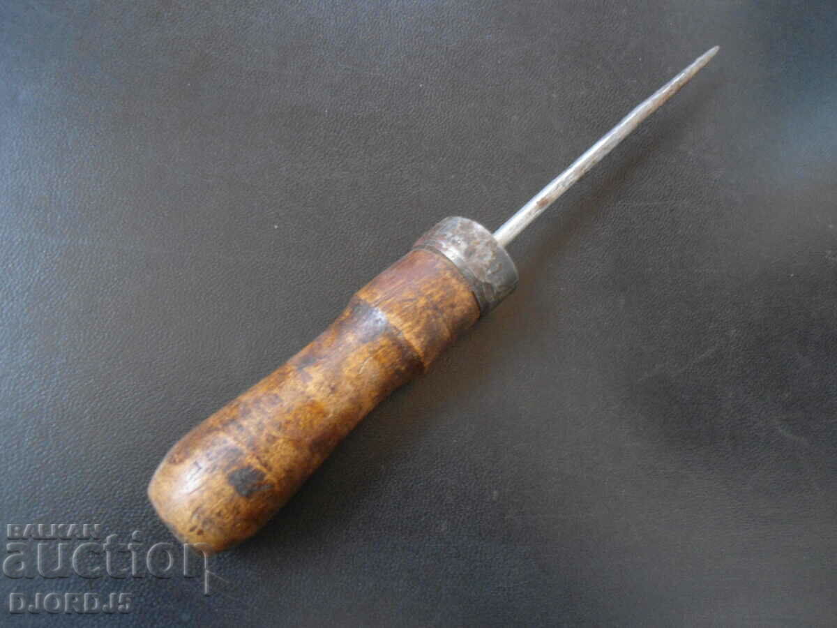 Auction  An old instrument