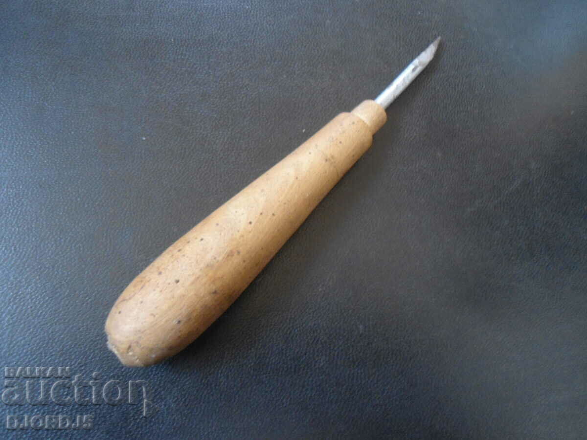 Delivery of An old carpentry tool, a chisel