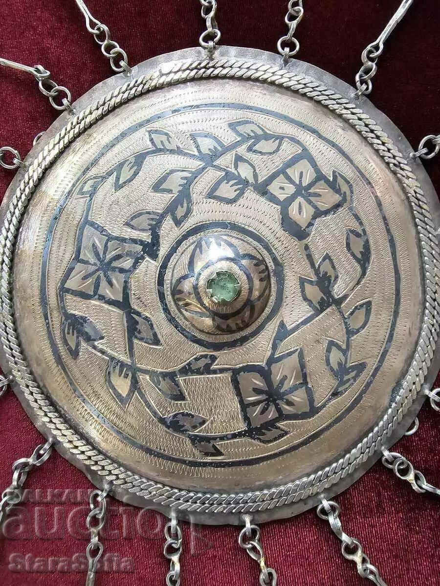 ARGINTUL RENAŞTERII Secolul al XIX-lea. cu preț € 424.37 | 830.00 BGN ARGINTUL RENAŞTERII Secolul al XIX-lea. cu preț € 424.37 | 830.00 BGN