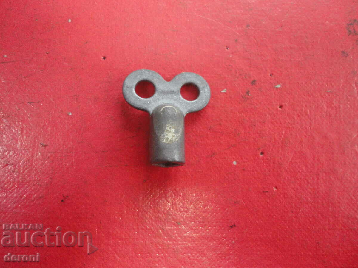 Delivery of Clock key Delivery of Clock key