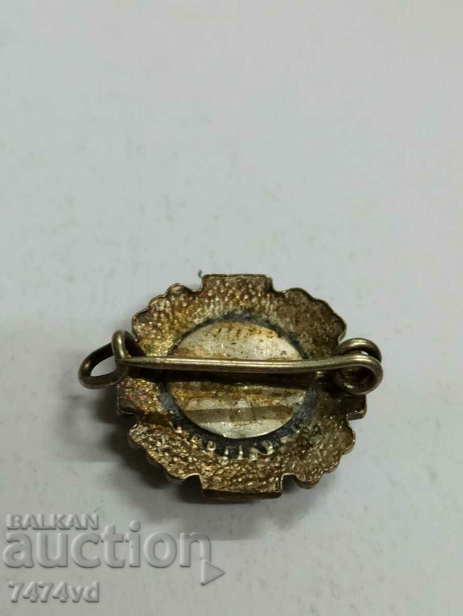 Auction ENAMELED OLD SILVER BADGE Auction ENAMELED OLD SILVER BADGE