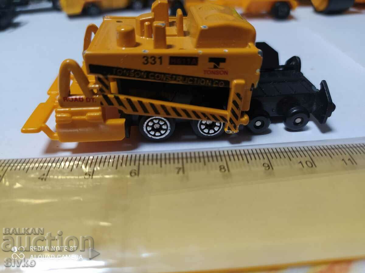 Road construction machine