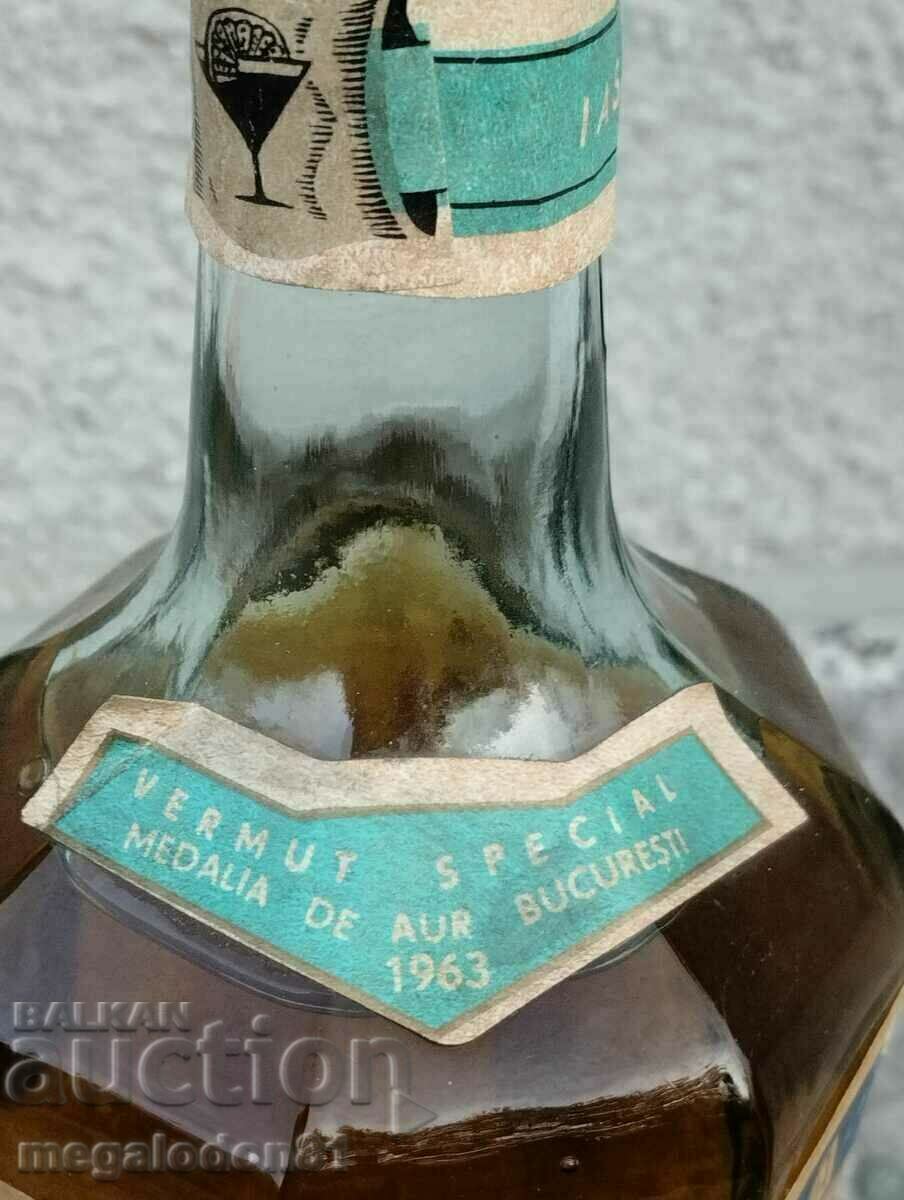 Vermouth "Mamaia", Romanian, from social times, original with price 80.00 BGN | € 40.90 Vermouth "Mamaia", Romanian, from social times, original with price 80.00 BGN | € 40.90