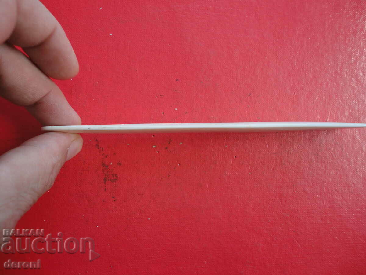 Delivery of Antique bookbinding knife made of bone Delivery of Antique bookbinding knife made of bone