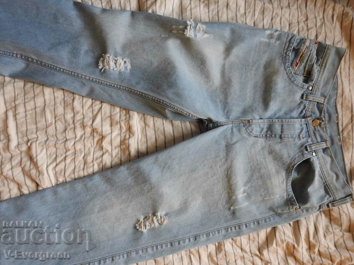 Blugi de damă Diesel Zathan 2006, mărimea 28-29 cu preț 1.00 BGN | € 0.51