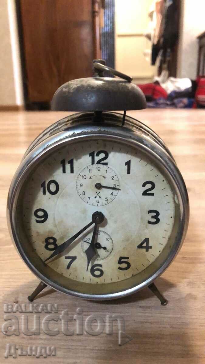 Стар старинен часовник будилник
