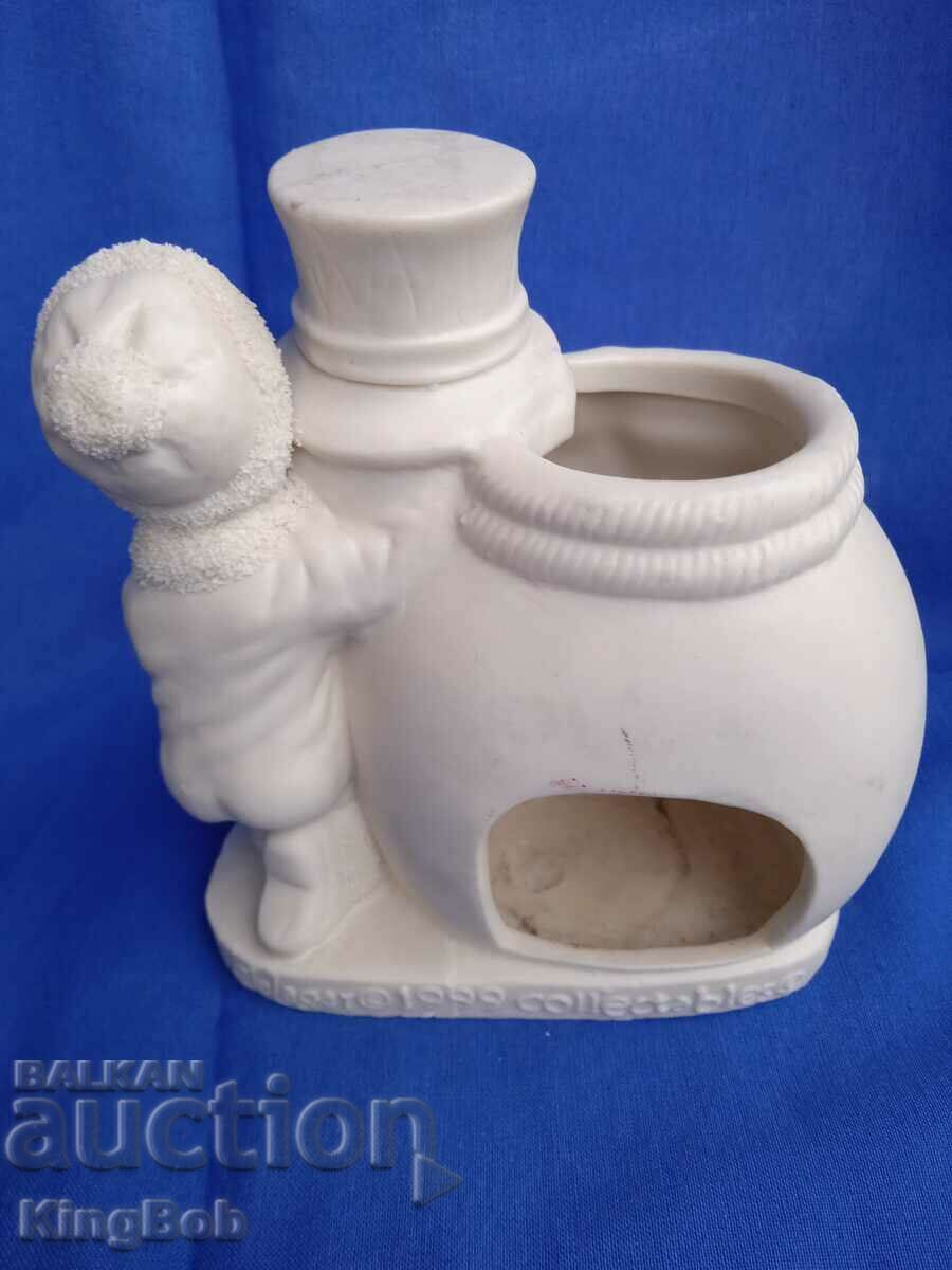 Auction  VINTAGE PORCELAIN COLLECTIBLE FIGURE