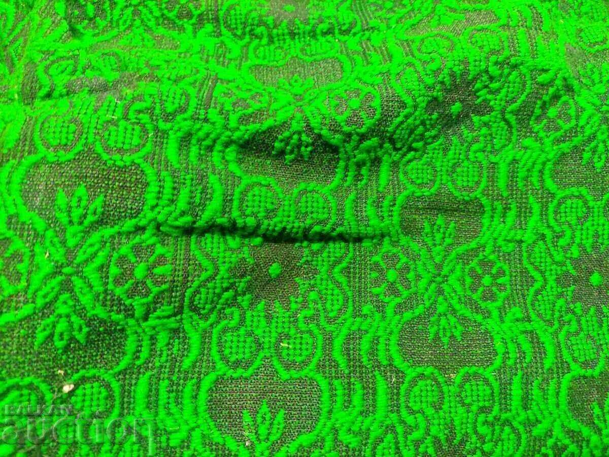 Covor verde / cuvertura de pat Nou cu preț 160.00 BGN | € 81.81