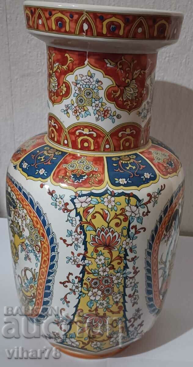 VERY BEAUTIFUL VASE with price 185.99 BGN | € 95.10 VERY BEAUTIFUL VASE with price 185.99 BGN | € 95.10