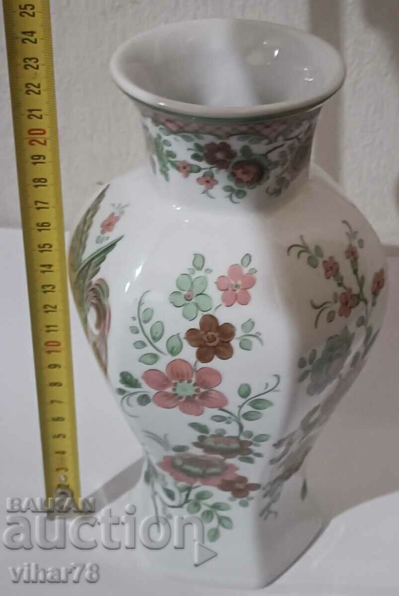 Auction VERY BEAUTIFUL VASE Auction VERY BEAUTIFUL VASE