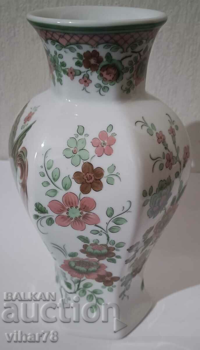 Delivery of VERY BEAUTIFUL VASE Delivery of VERY BEAUTIFUL VASE