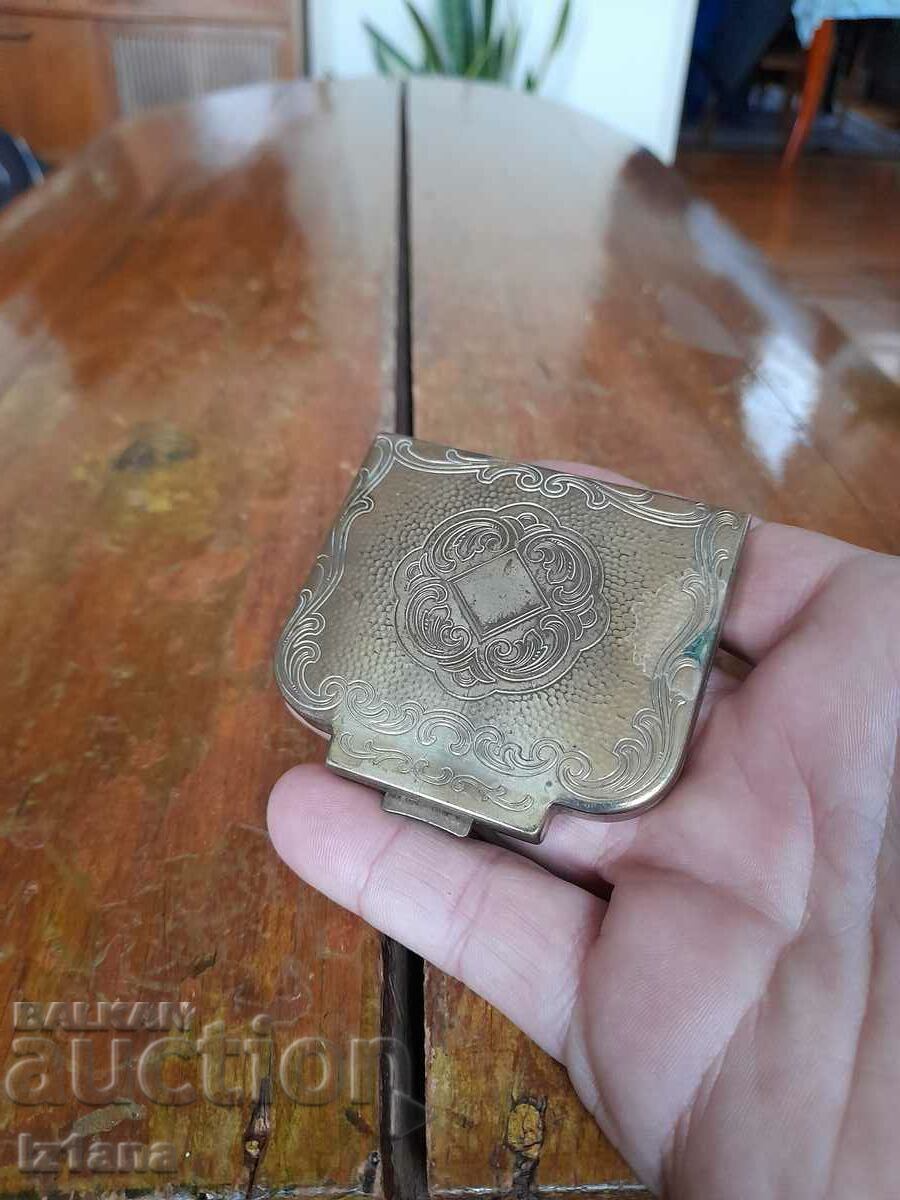 Old women's pocket mirror, mirror with price 45.00 BGN | € 23.01 Old women's pocket mirror, mirror with price 45.00 BGN | € 23.01