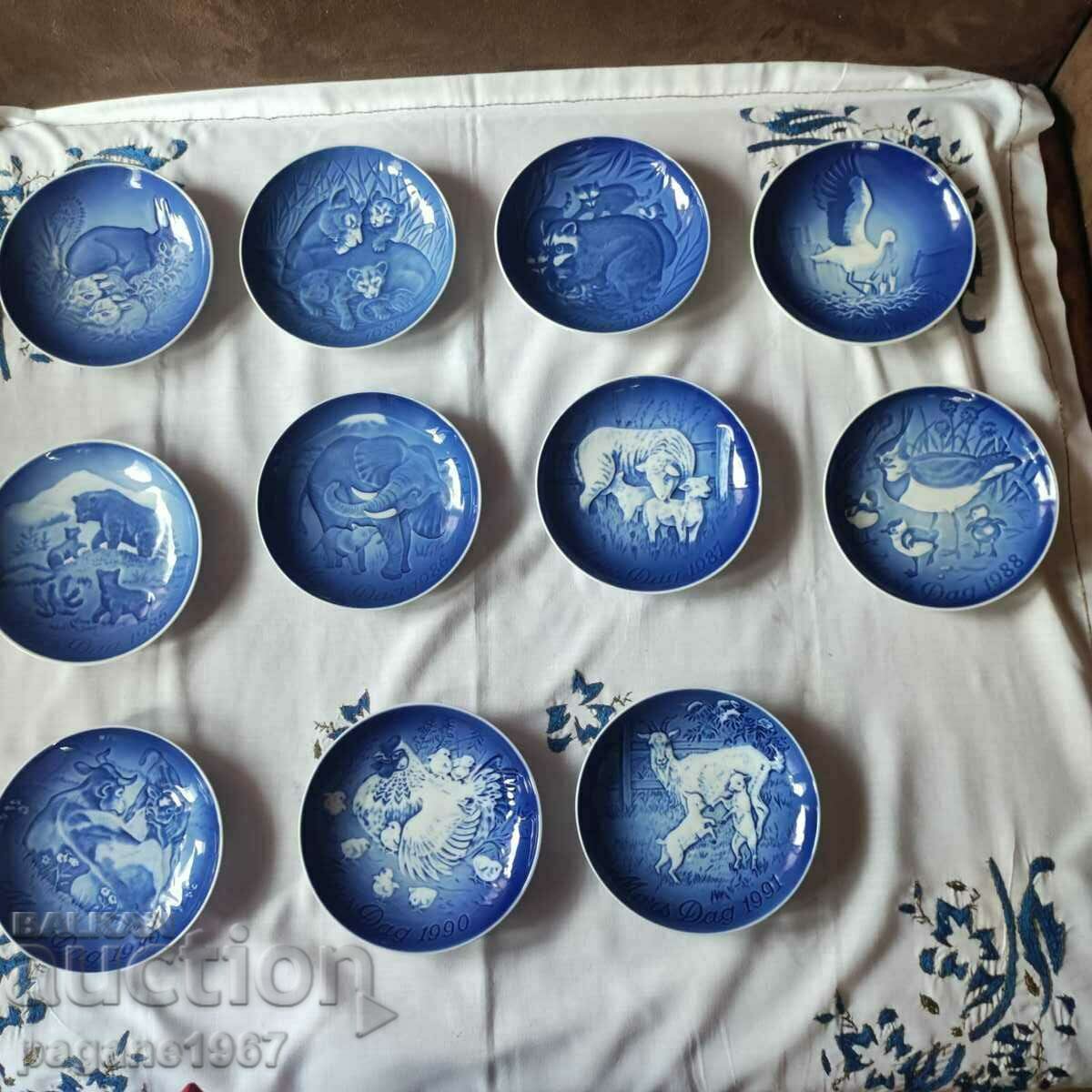 Различни модели колекционерски чинии