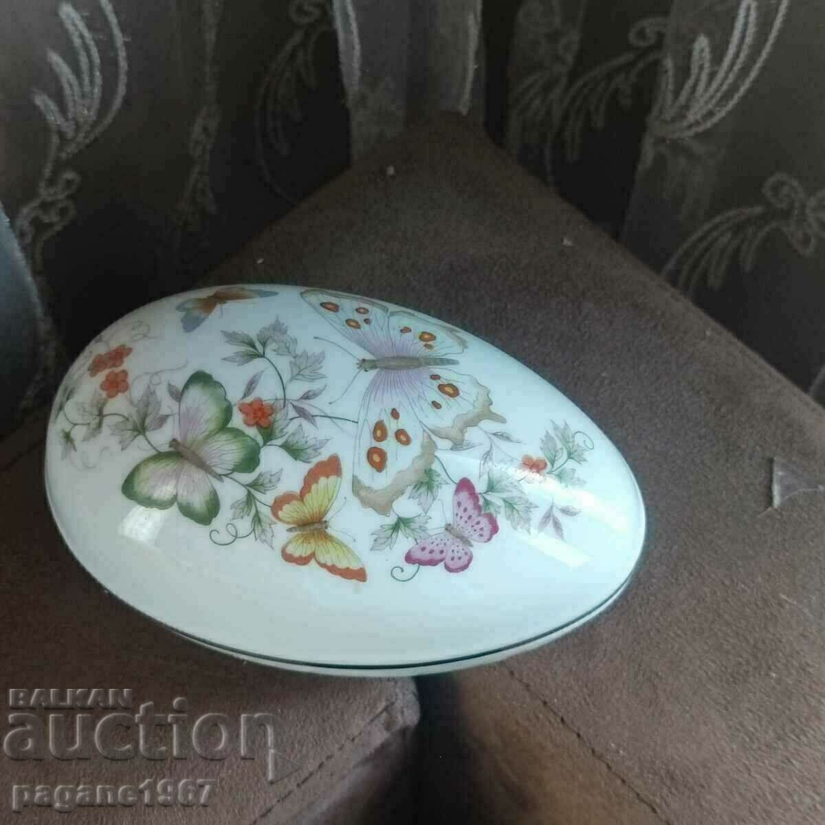 Porcelain jewelry with price 15.00 BGN | € 7.67