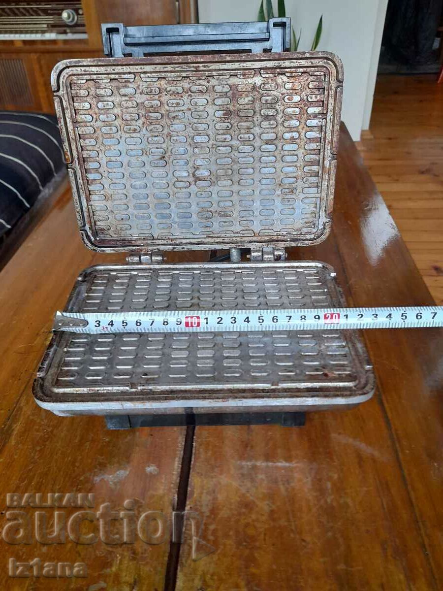 Auction Old waffle maker, toaster Auction Old waffle maker, toaster