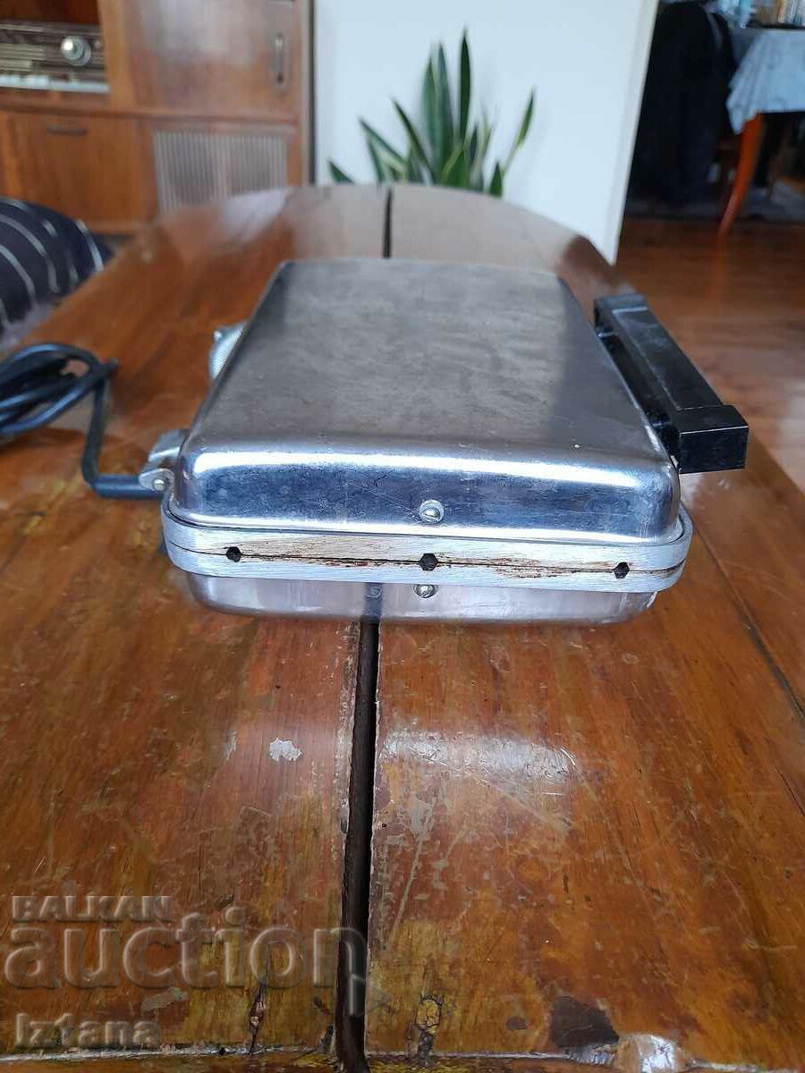 Delivery of Old waffle maker, toaster Delivery of Old waffle maker, toaster