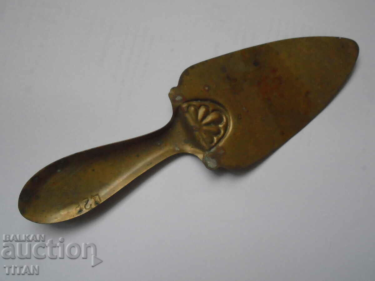 beautiful old brass serving spatula, 20 cm.
