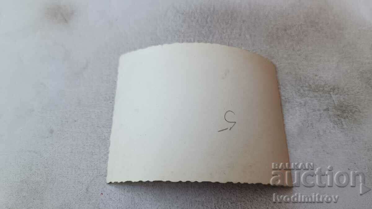 Foto Băiat și fată pe o barcă cu preț 1.35 BGN | € 0.69