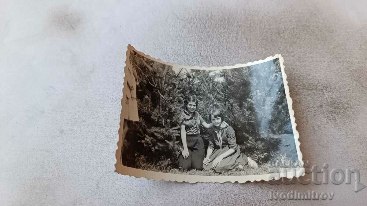 Снимка Самоков Две момичета на Лагер школа 1962
