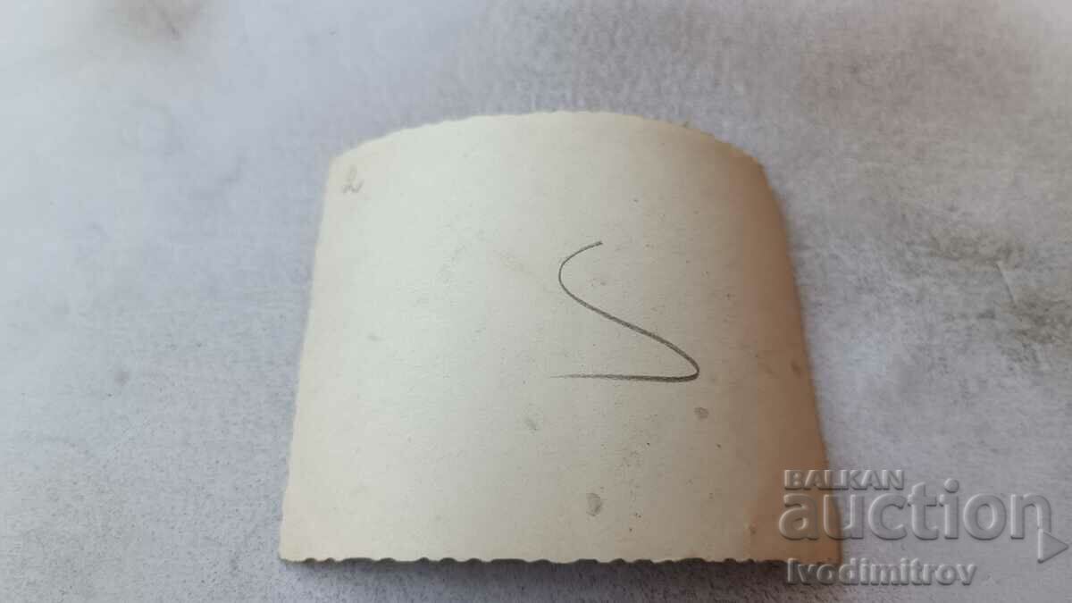 Снимка Мъже жени и деца на пикник с цена 1.15 лв. | € 0.59 Снимка Мъже жени и деца на пикник с цена 1.15 лв. | € 0.59