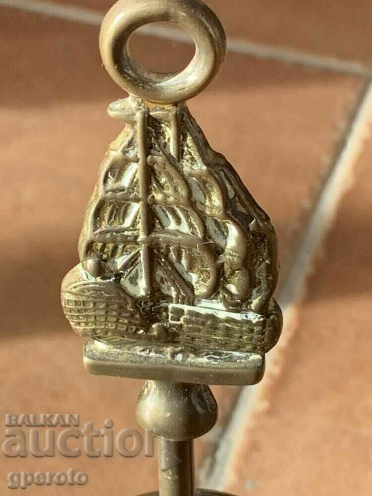 Perie veche de bronz (par panicul de cal) pentru un șemineu - 1940 cu preț € 20.00 | 39.12 BGN