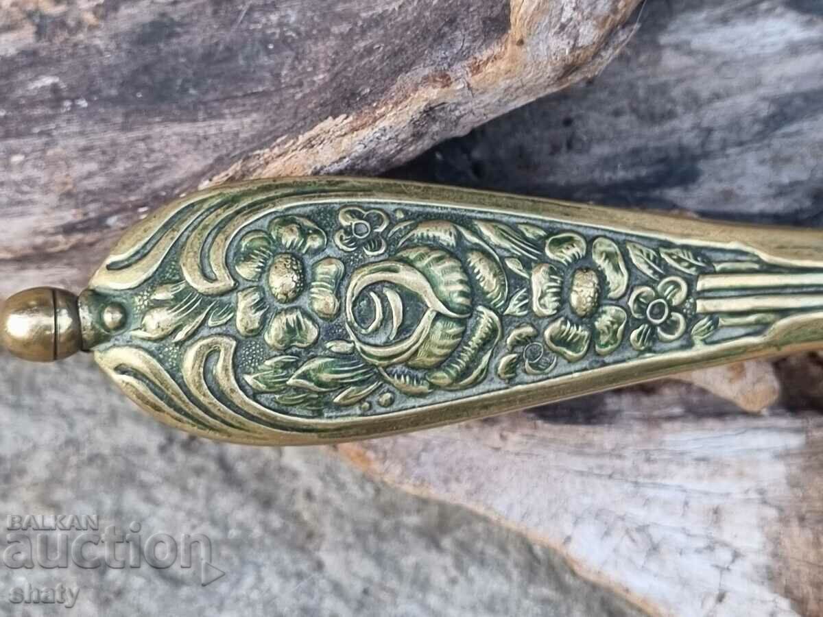 Auction  Old bronze mirror