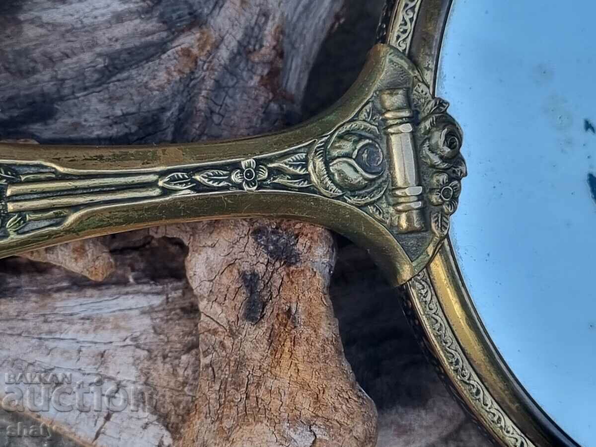 Delivery of Old bronze mirror