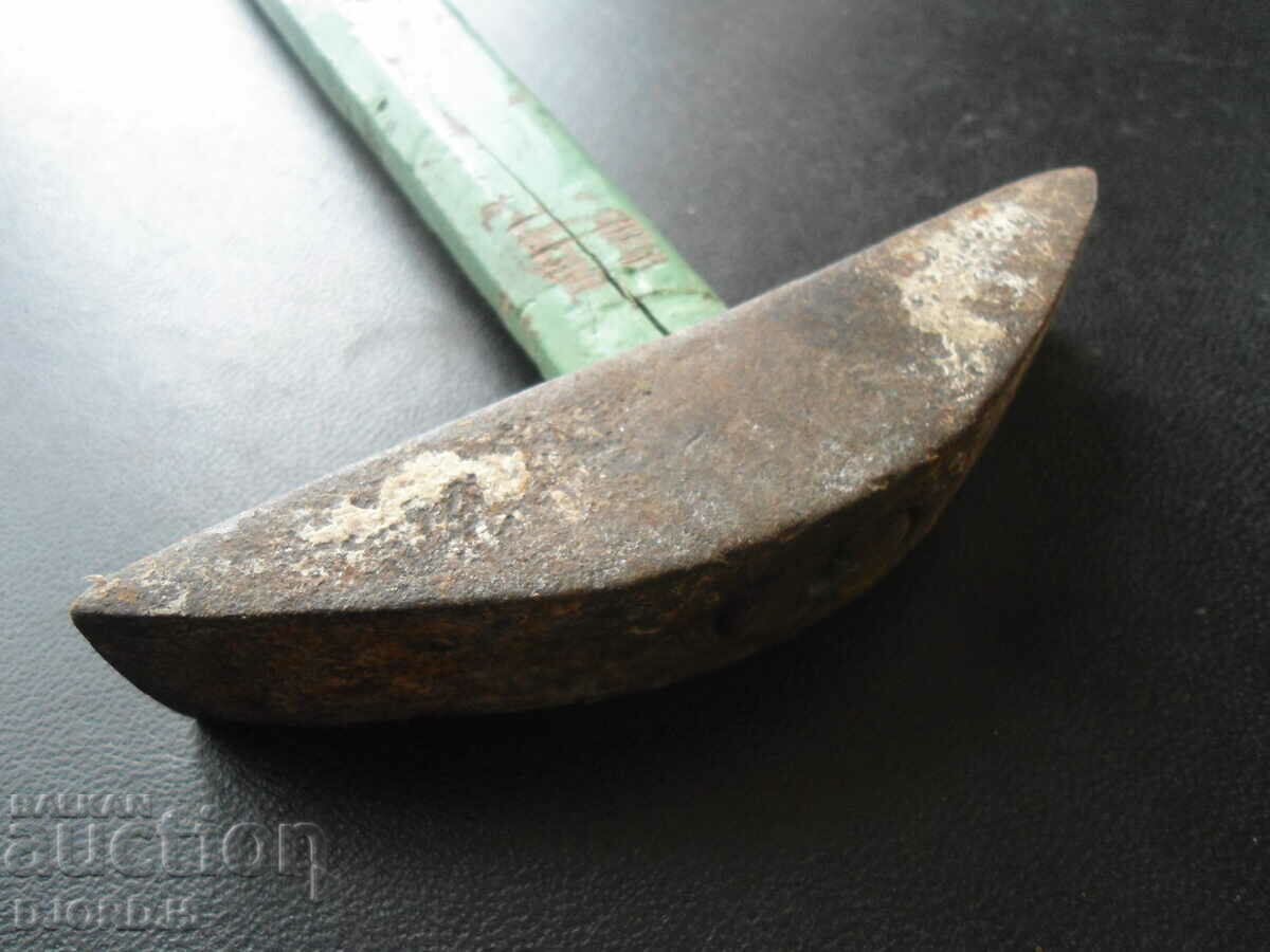 An old hammer with price 7.00 BGN | € 3.58 An old hammer with price 7.00 BGN | € 3.58