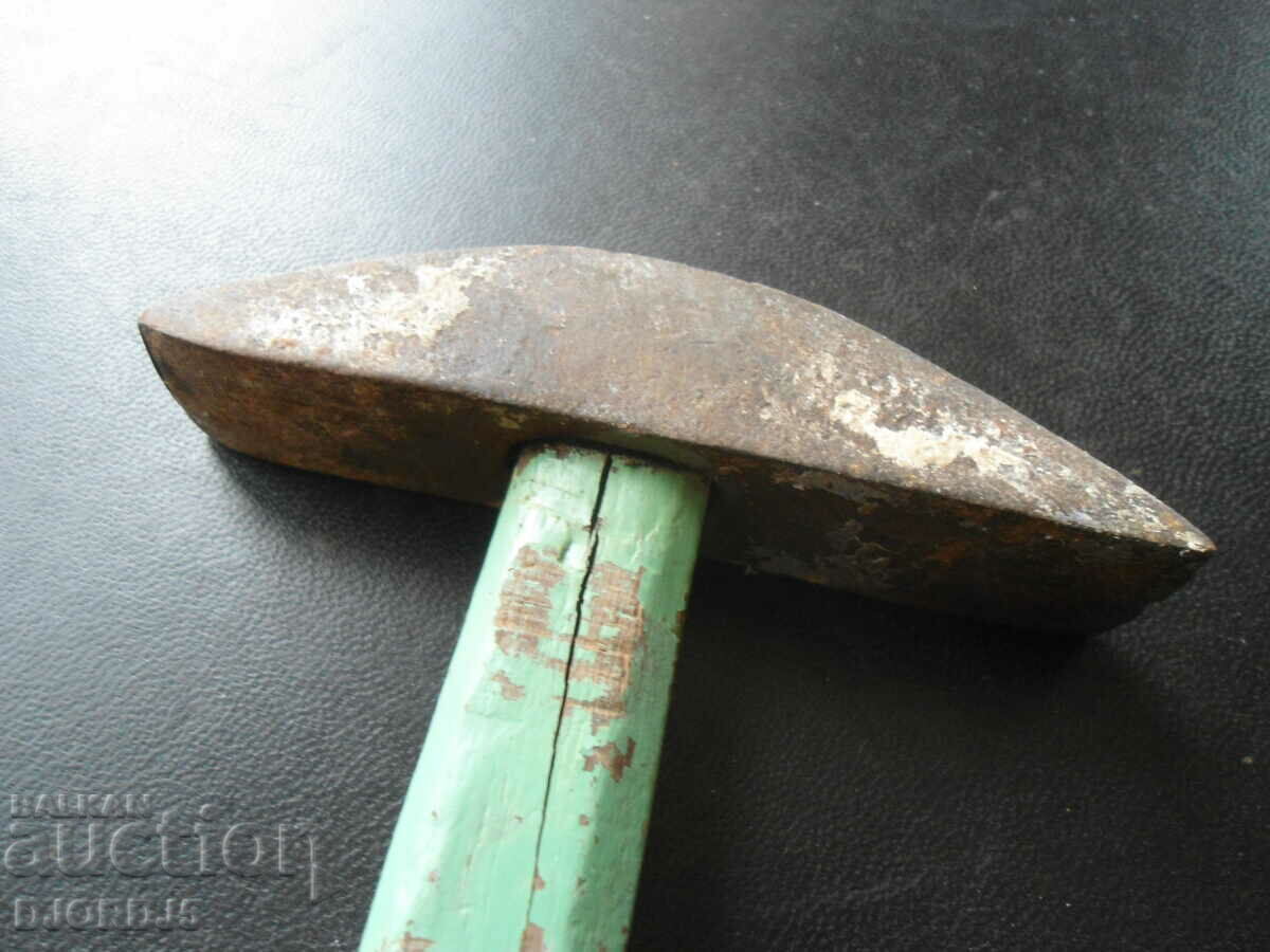 Auction An old hammer Auction An old hammer