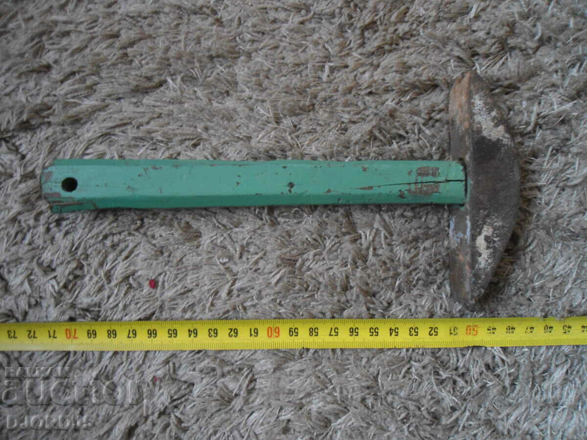 Delivery of An old hammer Delivery of An old hammer