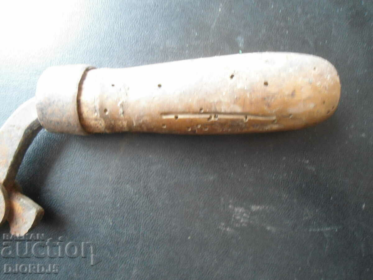 Δημοπρασία Ένα παλιό όργανο Δημοπρασία Ένα παλιό όργανο