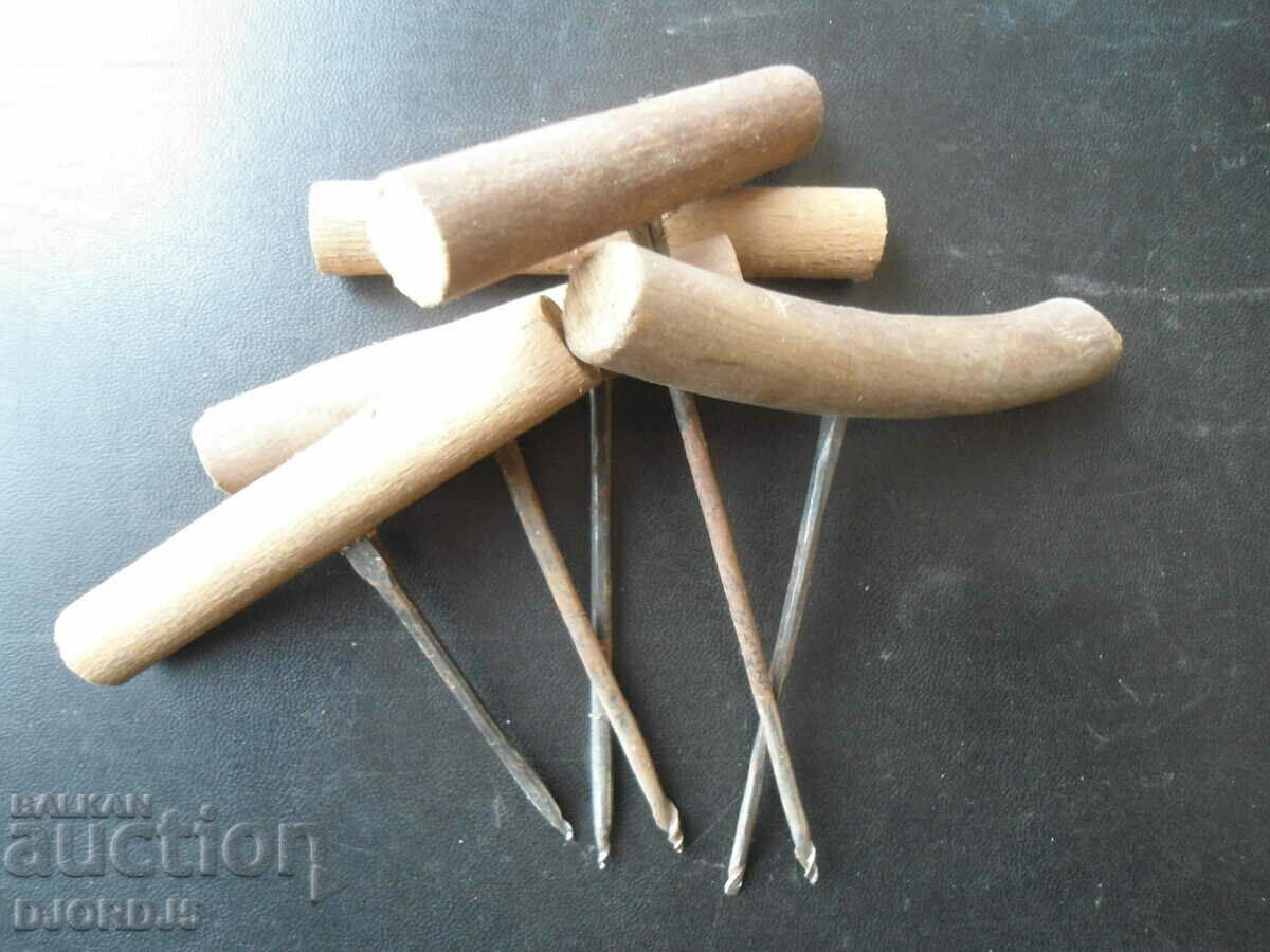 Auction  Old carpentry tools, matcaps