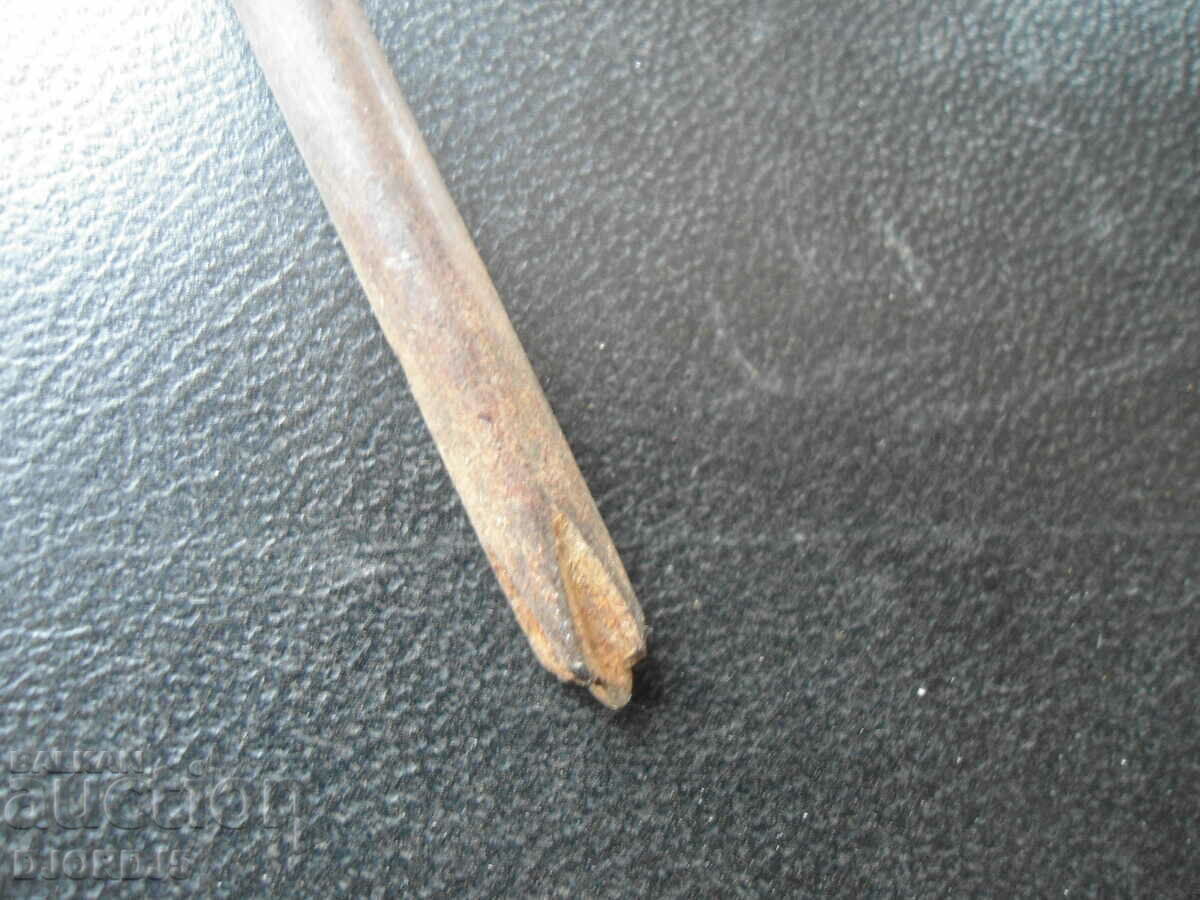 Ένα παλιό όργανο με τιμή 2.00 BGN | € 1.02 Ένα παλιό όργανο με τιμή 2.00 BGN | € 1.02