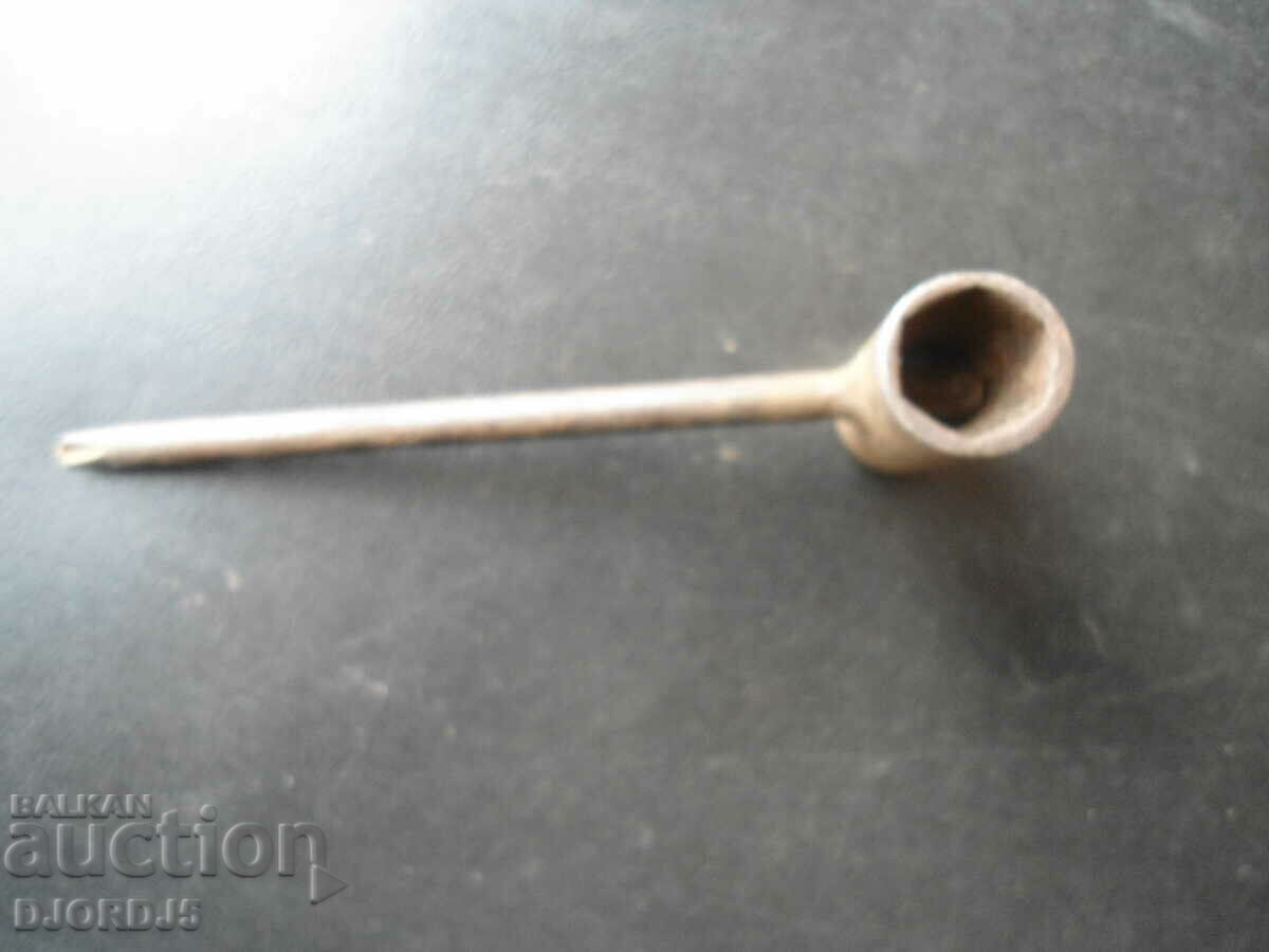 Δημοπρασία Ένα παλιό όργανο Δημοπρασία Ένα παλιό όργανο