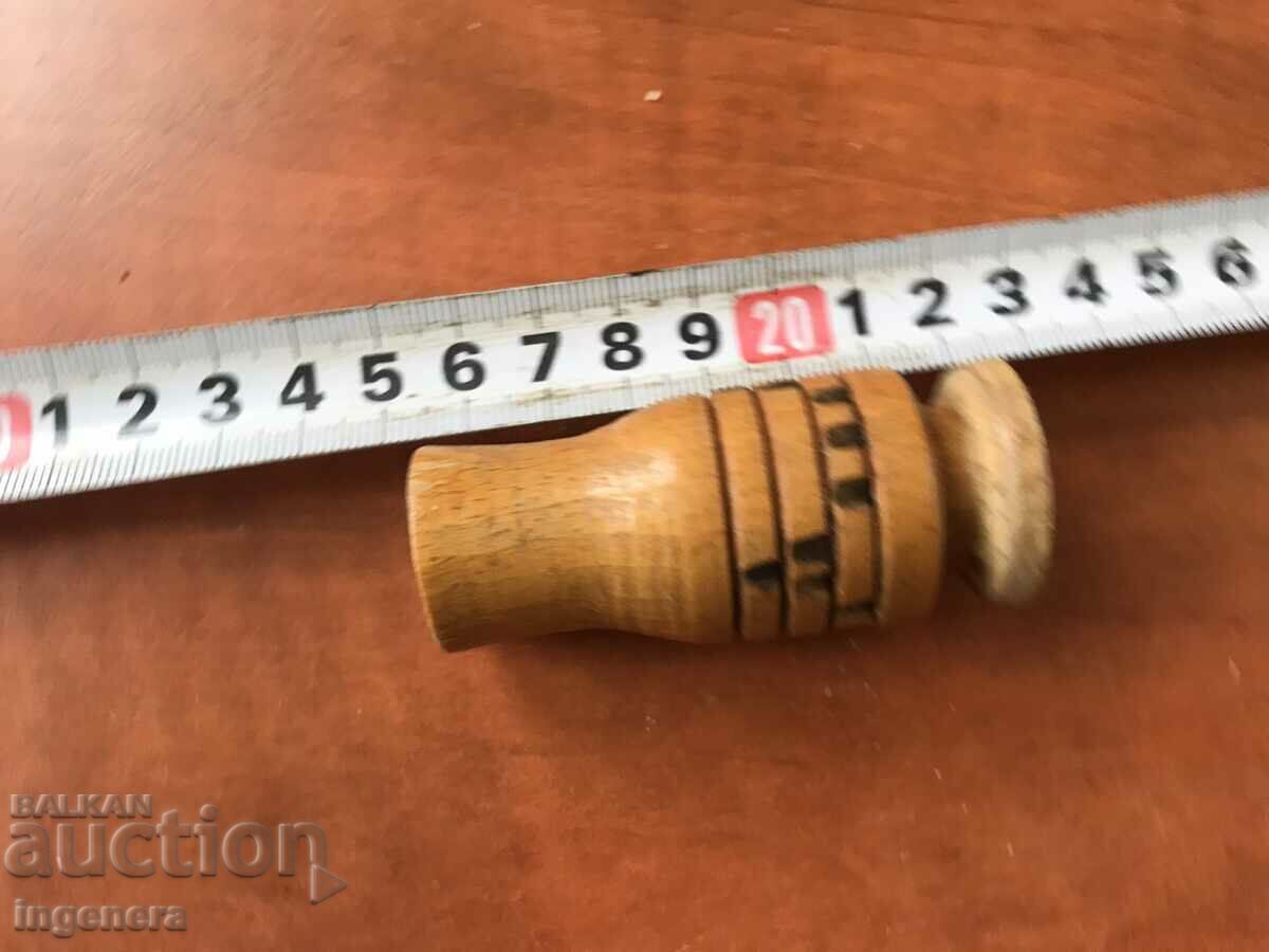 Delivery of CUP STAND WOOD CARVING FOR CHICKS RETRO Delivery of CUP STAND WOOD CARVING FOR CHICKS RETRO