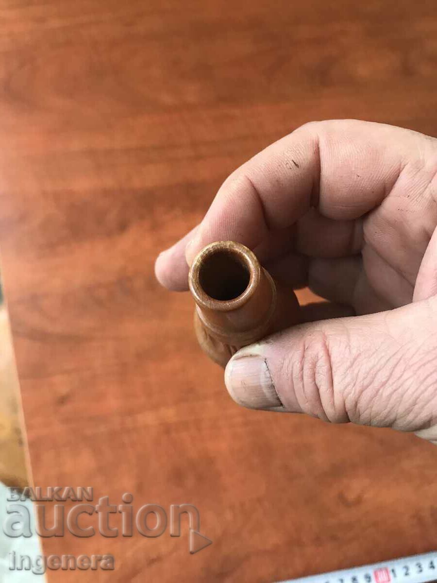 Delivery of CUP STAND WOOD CARVING FOR CHICKS RETRO