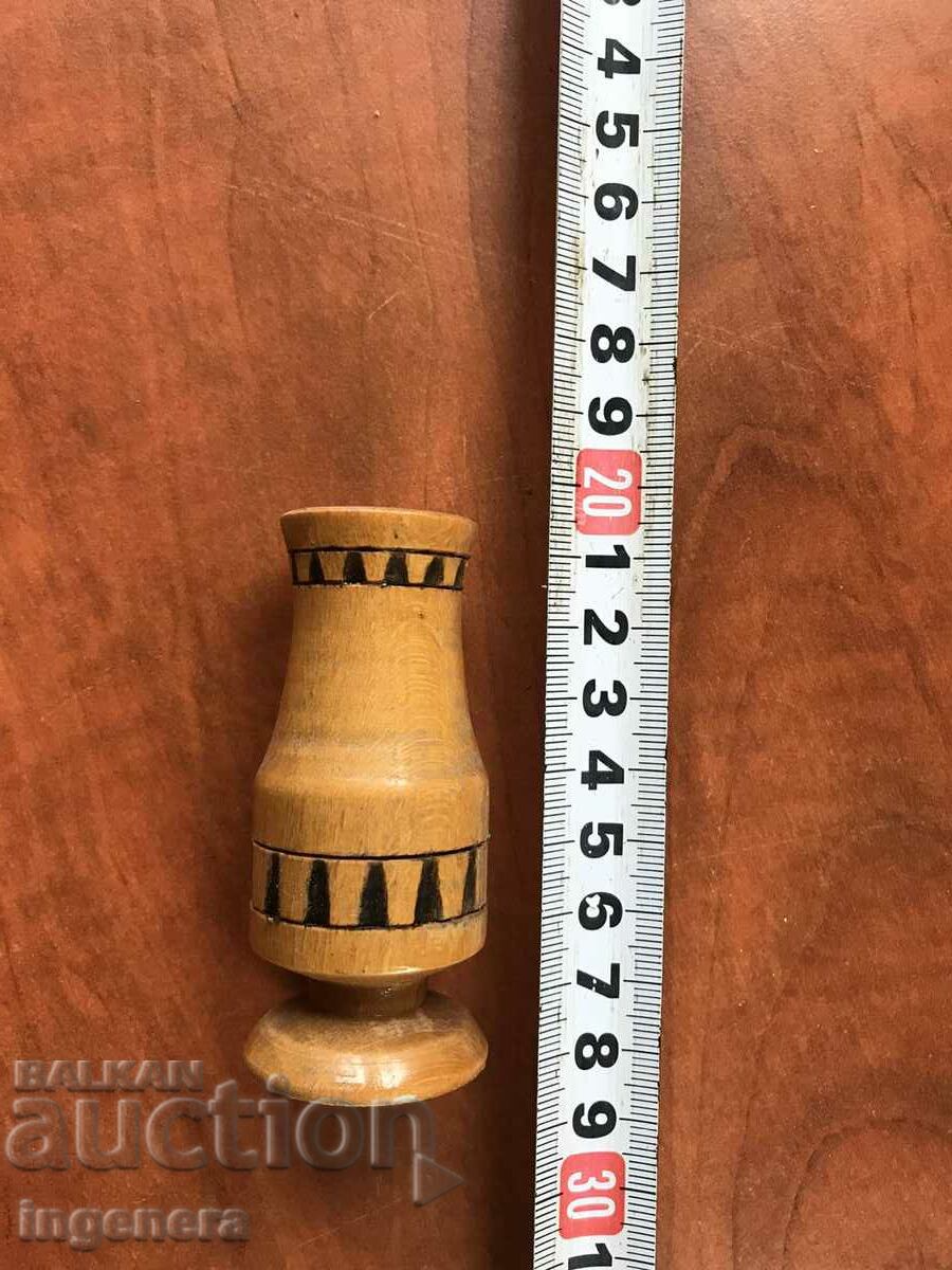 Auction  CUP STAND WOOD CARVING FOR CHICKS RETRO