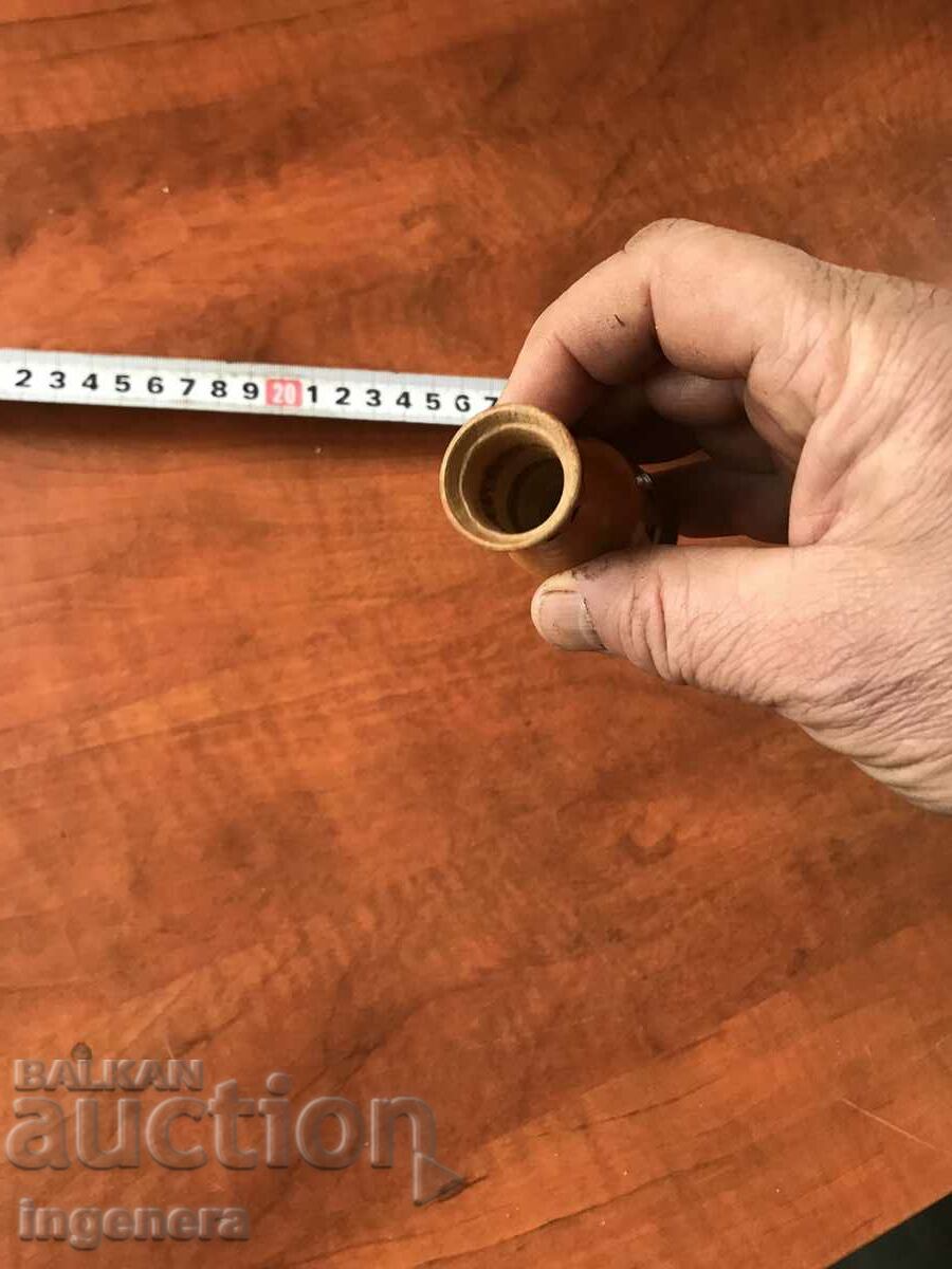 Delivery of CUP STAND WOOD CARVING FOR CHICKS RETRO